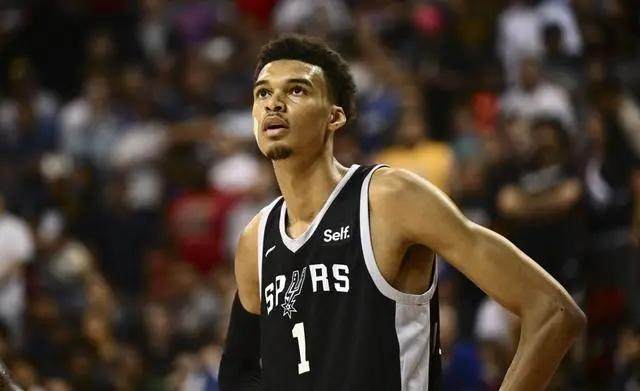 半岛体育在线-文班亚马提前结束夏联征程 夏训归来将统治赛场？