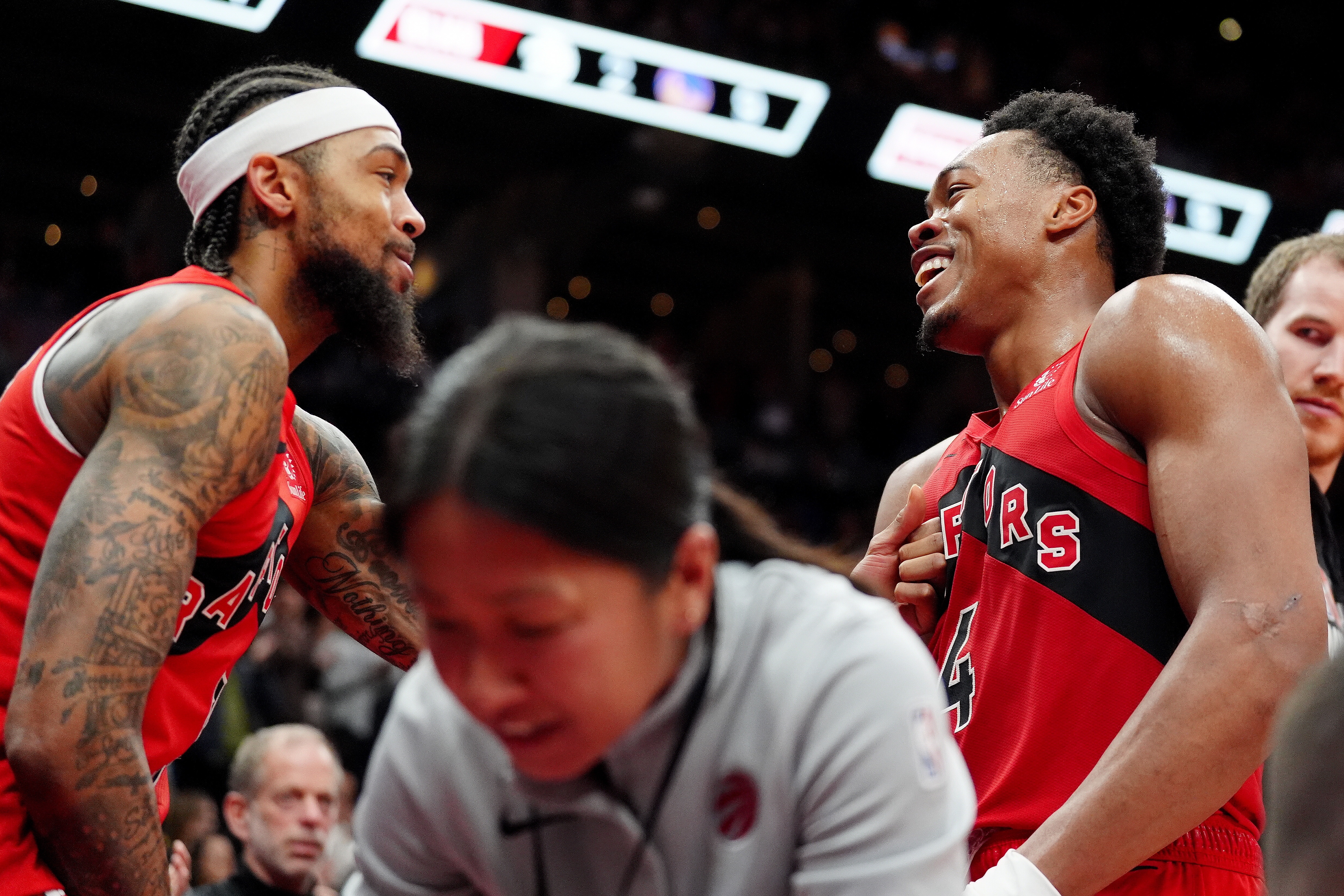 半岛体育在线-莺歌：巴恩斯的防守表现其他人做不到 他封盖杰伦·格林太疯狂了